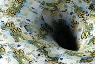 Το Δημόσιο χάνει ετησίως 7,5 δισ. ευρώ από τον ανείσπρακτο ΦΠΑ