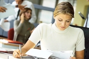 Νέος νόμος για συλλογικές συμβάσεις και μισθούς έως το τέλος του 2015