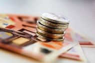 Ακρίβεια: Ενίσχυση χαμηλοσυνταξιούχων και μείωση φόρων - Σενάρια και κόστος
