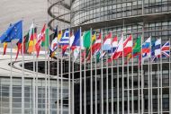 Στην Ελλάδα η μεγαλύτερη μείωση των εργοστασιακών τιμών τον Μάρτιο