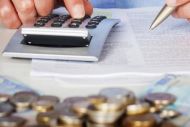 Χρέη: Χαμηλές πτήσεις για την αναβίωση ρυθμίσεων, αλλά η ΕΕ επιμένει στα... καμπανάκια