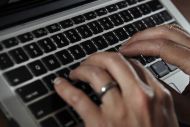 «Ψηφιακή» μάχη για το ξέπλυμα μαύρου χρήματος    