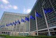 Κομισιόν: Ανθεκτική η ελληνική οικονομία παρά τις κρίσεις - Βιώσιμο το χρέος
