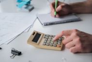 Ποιες αλλαγές φέρνει το 2024 για τους ελεύθερους επαγγελματίες - Ποιοι απαλλάσσονται από τον τεκμαρτό τρόπο φορολόγησης