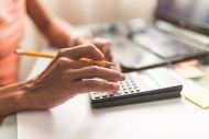 Εξωδικαστικός: Διαγραφή οφειλών μέχρι 60% και για δάνεια σε Ελβετικό φράγκο