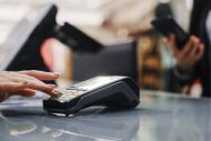 Διασύνδεση POS με ταμειακές μηχανές: Τέλος χρόνου, έρχονται οι καμπάνες για τους... απείθαρχους