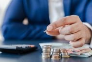 Εξωδικαστικός μηχανισμός: Αύξηση 81% στις ρυθμίσεις με ωφελούμενες 2.500 ευάλωτες οικογένειες