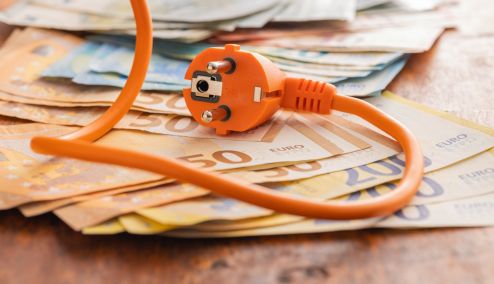 Picture 0 for Mε μειωμένους λογαριασμούς ρεύματος «ποδαρικό» στο φθινόπωρο για τα νοικοκυριά - Η μείωση στη χονδρική τον Αύγουστο άγγιξε το 27%