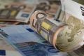 Κατώτατος μισθός: Στον δρόμο προς τα 1.000 ευρώ – Πόσο ανεβαίνουν οι αποδοχές με τις τριετίες