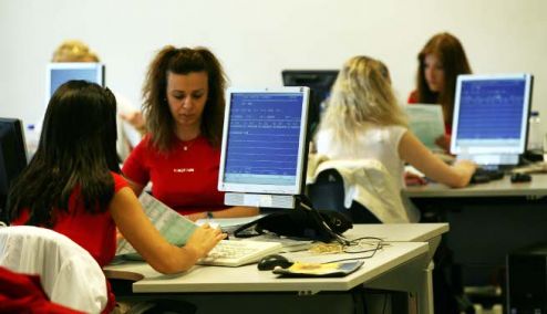 Picture 0 for Παρατάσεις-ανάσα για τις επιχειρήσεις